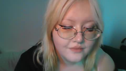 Snapshot of elayne_sweet chatting on April 1, 1:41 pm elayne_sweet online show from April 1, 1:41 pm