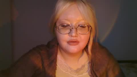Snapshot of elayne_sweet chatting on April 3, 8:01 am elayne_sweet online show from April 3, 8:01 am