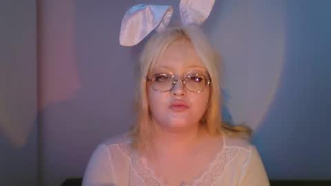 Snapshot of elayne_sweet chatting on April 5, 8:00 am elayne_sweet online show from April 5, 8:00 am
