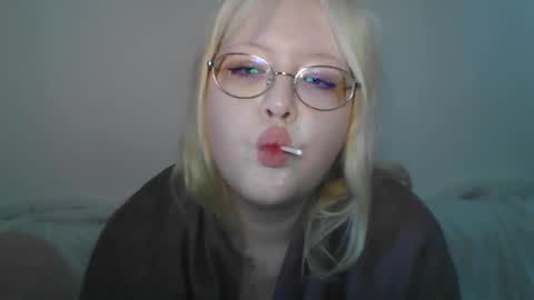 Snapshot of elayne_sweet chatting on April 9, 8:09 am elayne_sweet online show from April 9, 8:09 am