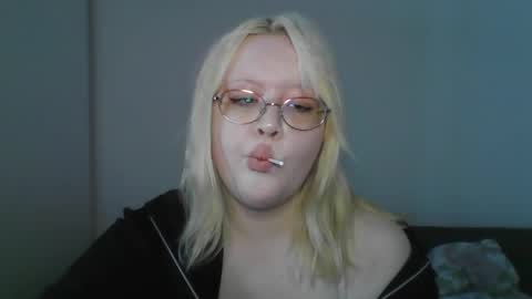 Snapshot of elayne_sweet chatting on April 11, 8:07 am elayne_sweet online show from April 11, 8:07 am