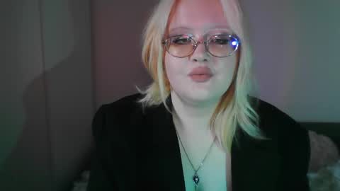 Snapshot of elayne_sweet chatting on April 14, 8:09 am elayne_sweet online show from April 14, 8:09 am