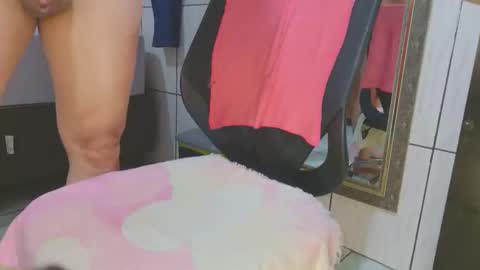 Snapshot of elcimar53 chatting on November 18, 10:25 pm Elcimar online show from November 18, 10:25 pm