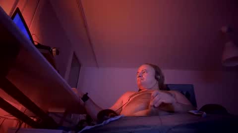 Snapshot of elcretinmo chatting on December 14, 2:34 am elcretinmo online show from December 14, 2:34 am