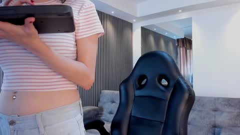 Snapshot of electraa_fox chatting on December 5, 12:33 pm Electra online show from December 5, 12:33 pm