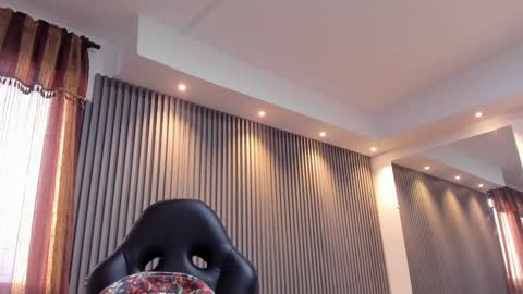 Snapshot of electraa_fox chatting on December 6, 11:33 am Electra online show from December 6, 11:33 am