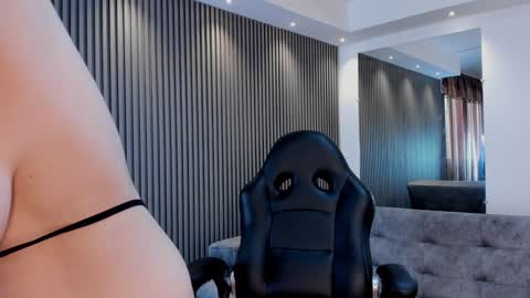 Snapshot of electraa_fox chatting on December 9, 11:36 am Electra online show from December 9, 11:36 am