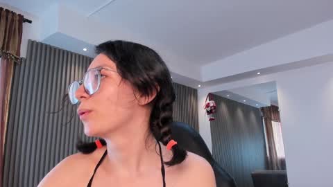 Snapshot of electraa_fox chatting on December 19, 6:34 pm Electra online show from December 19, 6:34 pm