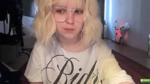 Snapshot of electric_woman chatting on July 19, 2:10 pm Aleksa online show from July 19, 2:10 pm