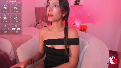 Snapshot of elegant_rouse chatting on April 13, 1:44 am Rouse online show from April 13, 1:44 am