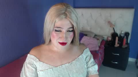 Snapshot of elektra_doll chatting on May 16, 2:19 am elektra_doll online show from May 16, 2:19 am