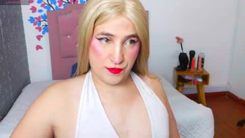 Snapshot of elektra_doll chatting on June 4, 2:39 am elektra_doll online show from June 4, 2:39 am
