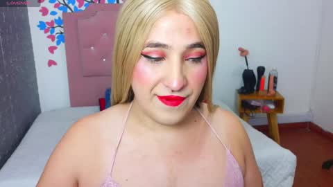 Snapshot of elektra_doll chatting on June 5, 4:02 pm elektra_doll online show from June 5, 4:02 pm