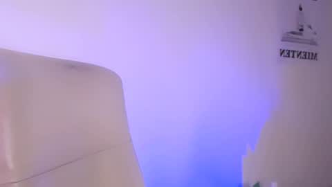 Snapshot of elektra_sky11 chatting on March 2, 4:42 pm Elektra Sky online show from March 2, 4:42 pm