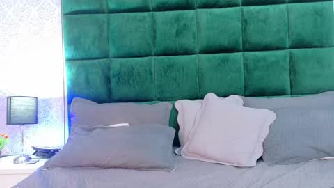 Snapshot of elektradoll1 chatting on May 6, 11:48 am elektradoll1 online show from May 6, 11:48 am