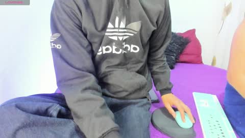 Snapshot of elena_and_derek chatting on December 29, 11:07 am Elena Derek online show from December 29, 11:07 am