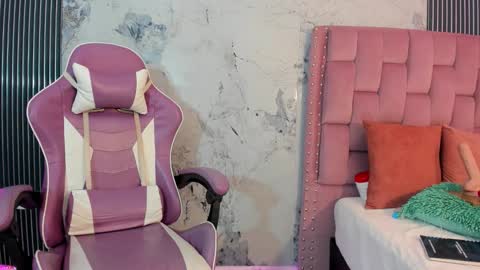 elena_wolff online show from December 15, 11:47 am