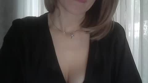 Snapshot of elenadream4990 chatting on February 27, 7:41 am elenadream4990 online show from February 27, 7:41 am