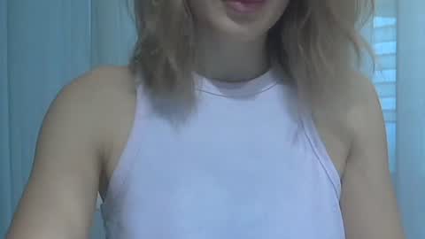 Snapshot of elenadream4990 chatting on March 3, 6:19 am elenadream4990 online show from March 3, 6:19 am