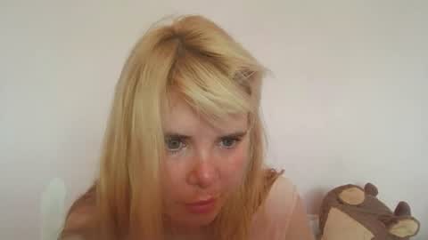 Snapshot of elenaflirt chatting on June 30, 9:43 am Elena online show from June 30, 9:43 am