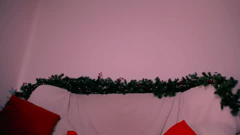 Snapshot of elenamonroe_ chatting on December 14, 4:29 am elenamonroe_ online show from December 14, 4:29 am