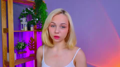 elenamonroe_ online show from March 13, 4:08 am