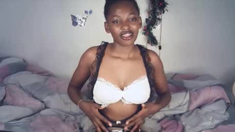 Snapshot of eleniedoll chatting on February 17, 1:13 am eleniedoll online show from February 17, 1:13 am