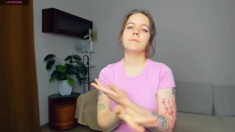 Snapshot of elenn_minty chatting on October 21, 7:09 am Margo online show from October 21, 7:09 am