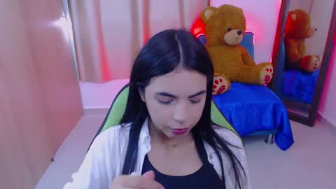 agnes online show from February 8, 7:05 pm