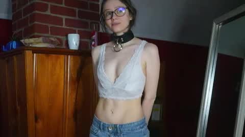 Snapshot of elfenemma chatting on March 6, 11:23 pm Emma online show from March 6, 11:23 pm