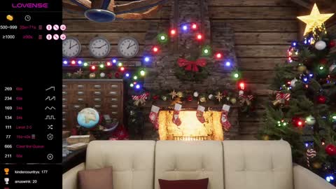 Snapshot of elfielovevt chatting on December 25, 9:22 pm Elfie Love online show from December 25, 9:22 pm