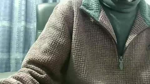 Snapshot of elfyonee chatting on December 7, 7:10 pm elfyonee online show from December 7, 7:10 pm