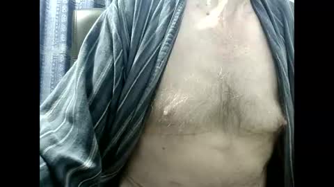 Snapshot of elfyonee chatting on December 8, 7:47 am elfyonee online show from December 8, 7:47 am