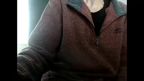 Snapshot of elfyonee chatting on December 11, 10:03 am elfyonee online show from December 11, 10:03 am