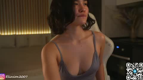 Snapshot of eli_asian chatting on June 4, 12:22 pm Eli online show from June 4, 12:22 pm