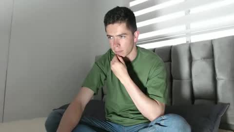 Snapshot of elian_tg chatting on December 25, 10:27 pm Elian online show from December 25, 10:27 pm