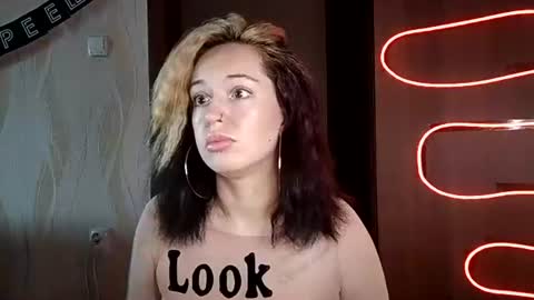 elianafox_ online show from July 9, 8:18 am