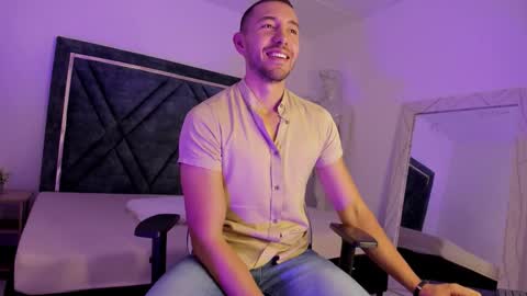 Your favorite Boy online show from November 10, 1:32 pm