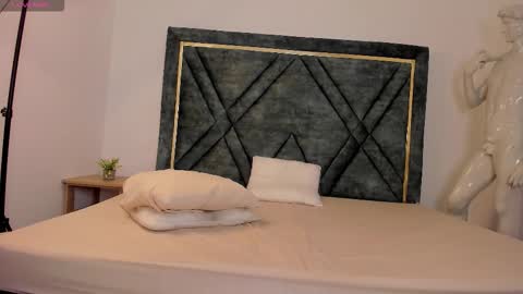 Your favorite Boy online show from November 11, 12:27 pm