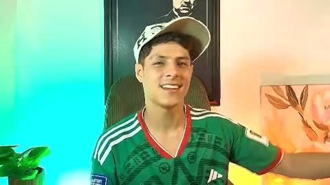 elias_salvatore_ online show from June 25, 2:32 pm