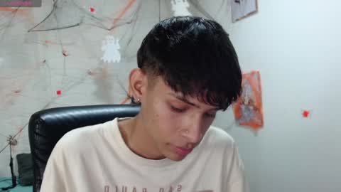 E L I A S online show from December 6, 6:59 am