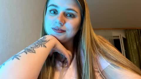 Louise online show from May 4, 9:55 pm