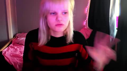 elieiza_xo online show from April 18, 10:08 am