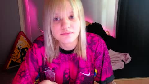 elieiza_xo online show from May 21, 9:27 am