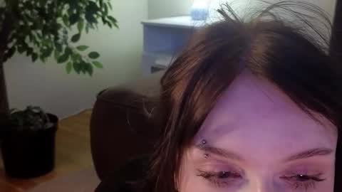 Ellie online show from October 18, 5:21 am