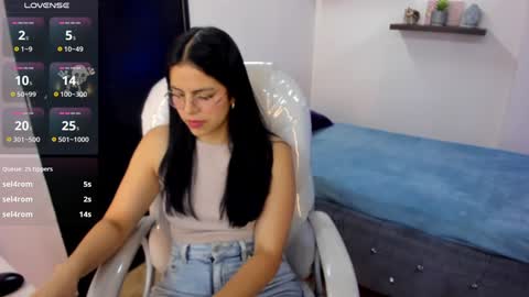 Snapshot of eliie_ruizz chatting on December 16, 6:53 am Eliie online show from December 16, 6:53 am