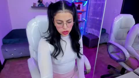 Snapshot of eliie_ruizz chatting on February 25, 4:35 am Eliie online show from February 25, 4:35 am