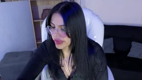 Snapshot of eliie_ruizz chatting on November 6, 8:43 pm Eliie online show from November 6, 8:43 pm