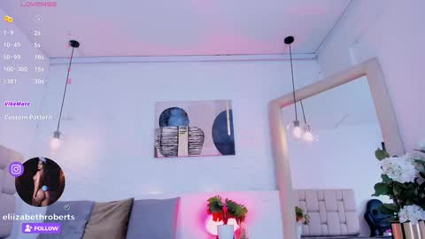 E L I I Z A B E T H   online show from December 12, 4:26 am