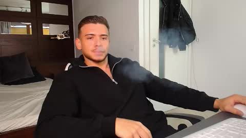 Snapshot of elijahthorne chatting on January 18, 6:17 am ElijahThorne online show from January 18, 6:17 am
